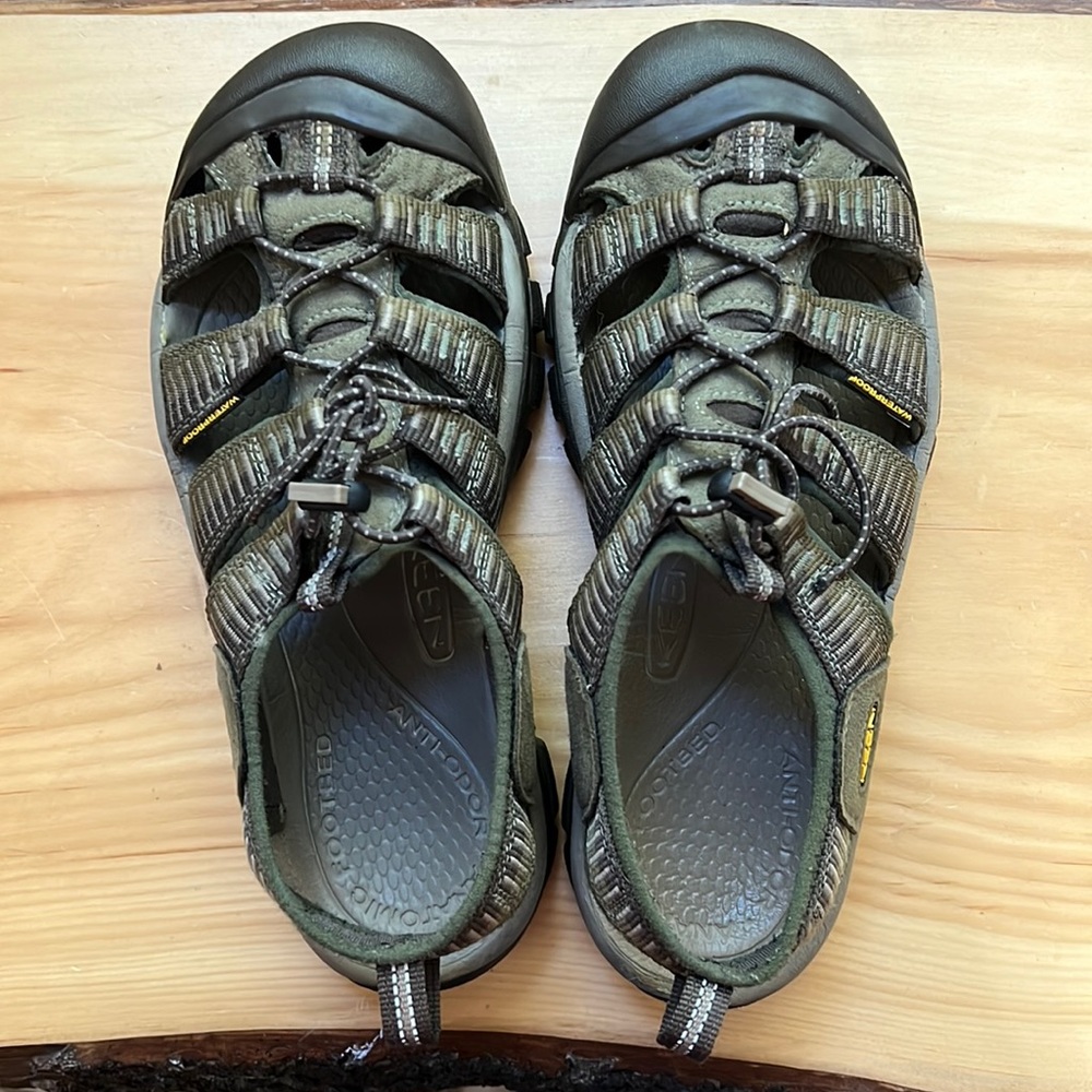 Men’s Keen Size 10 Waterproof Sandals Like New